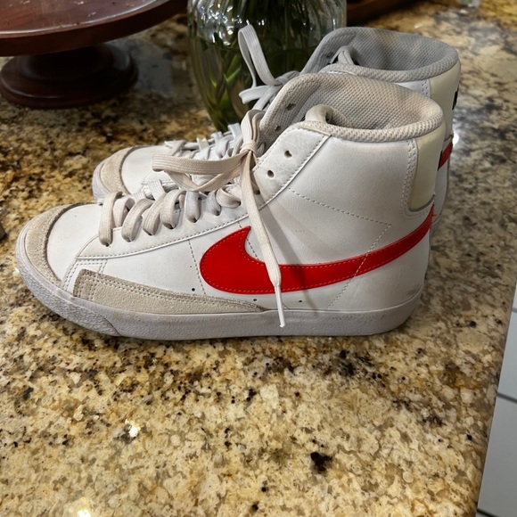 Nike shoes - Picture 4 of 5